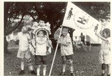 A group of volunteers provided recreational activities at the Sandilands Girl Guides Hut for children suffering from poliomyelitis. Mrs Catherine Lo was elected as the first Chairman of Heep Hong Club.