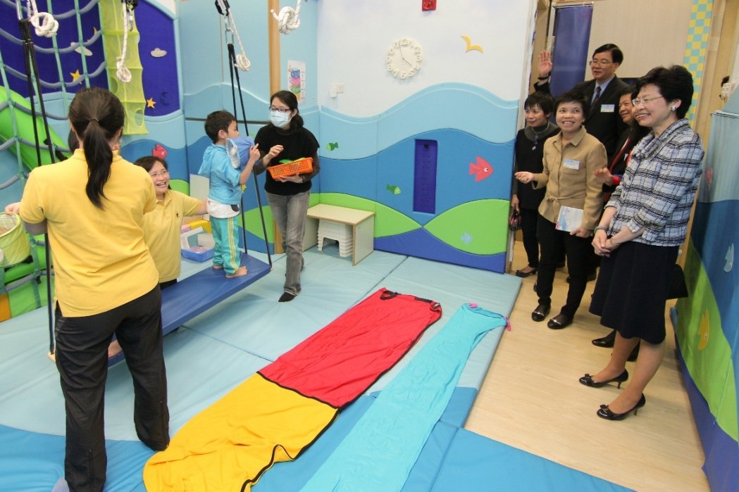 Photo 3 in Chief Secretary Examines Heep Hong's Pilot Kindergarten Support Programme