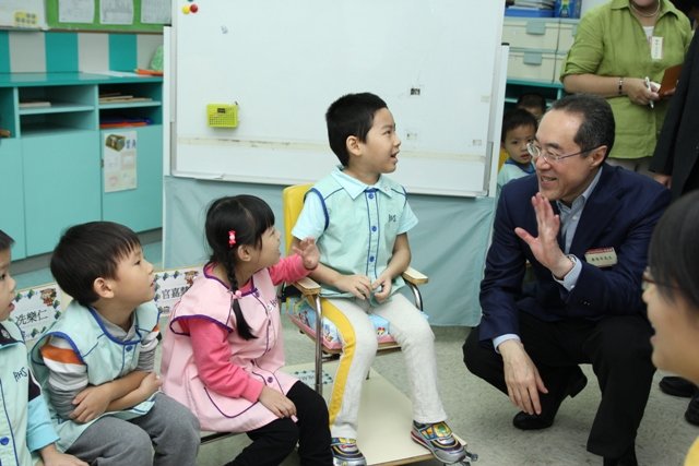 唐英年先生訪協康會 特殊兒童家長表訴求圖片1